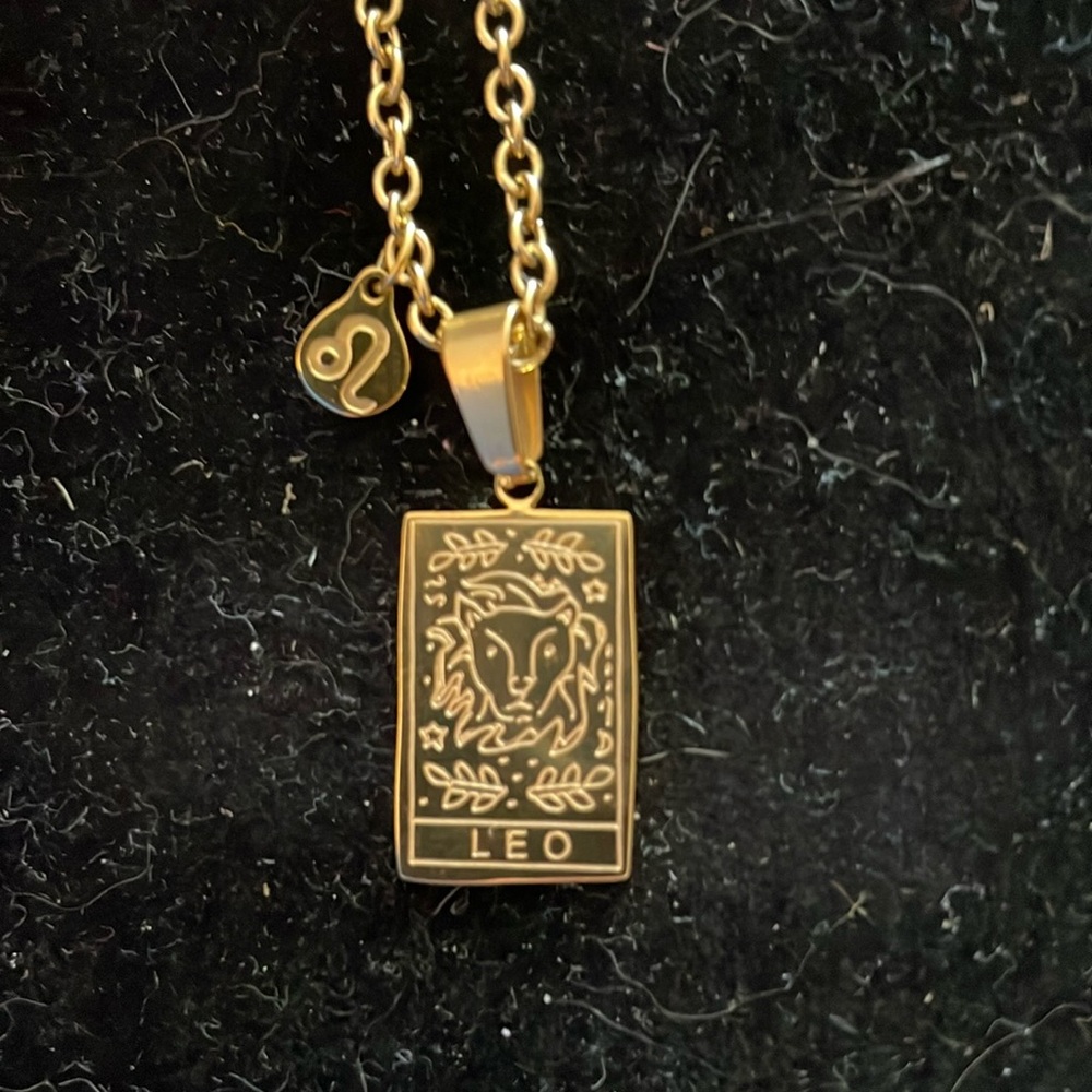 Leo Zodiac Sign Pendant Necklace